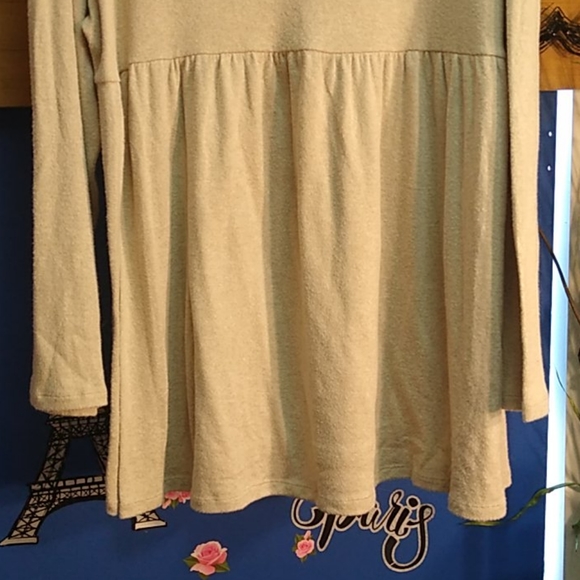 Women's Old Navy Maternity Shirt - Picture 3 of 7